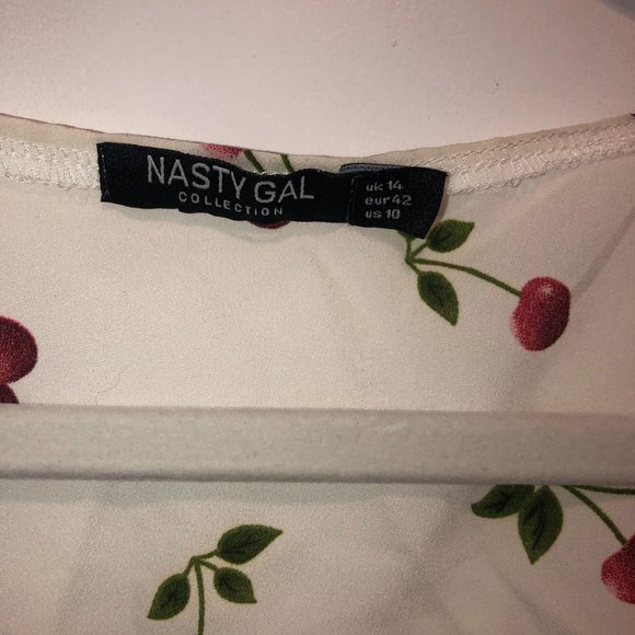 NastyGal (US 10) cherry 2-piece set - Picture 5 of 5